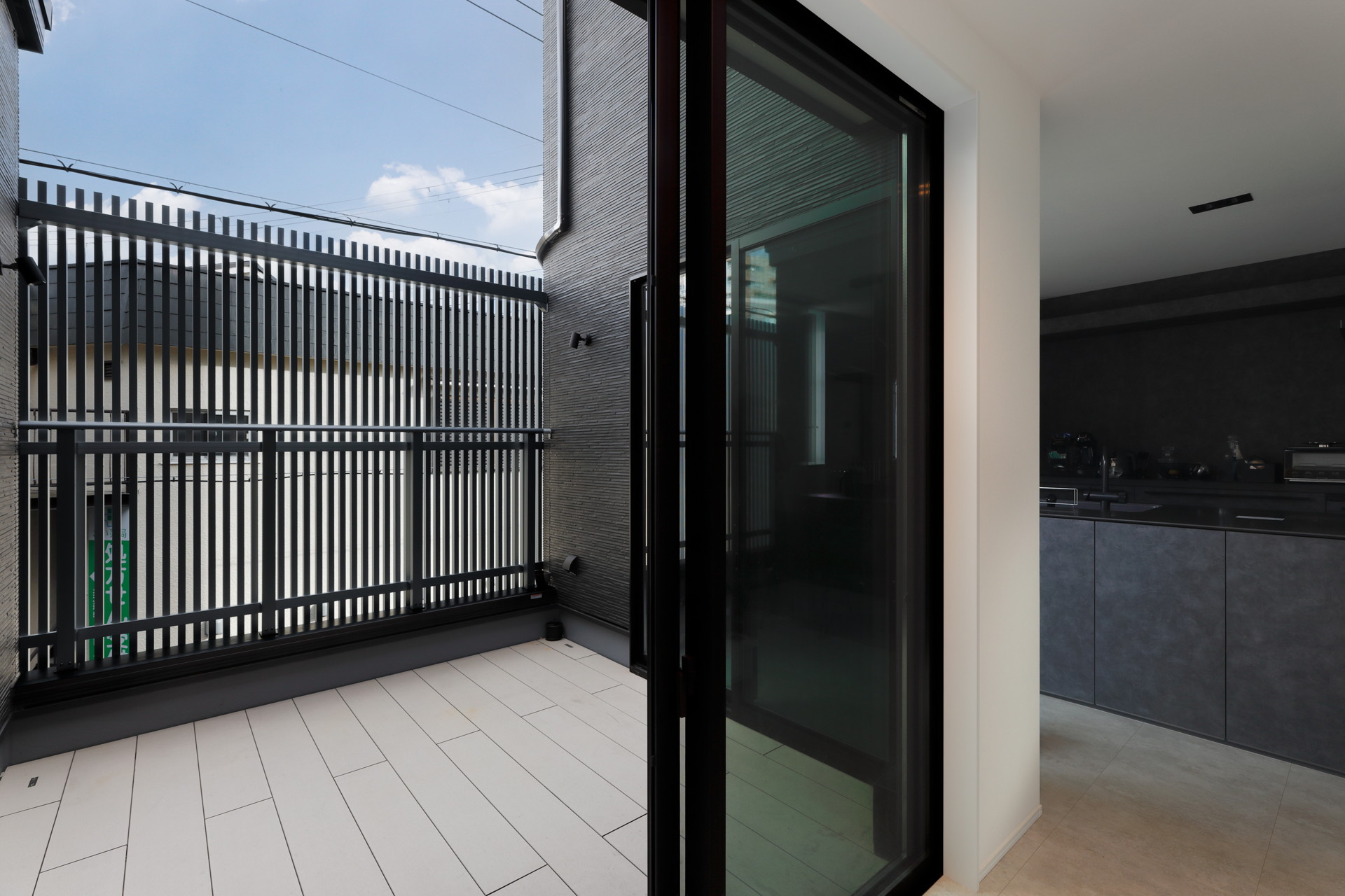 シンプルで洗練されたホテルライクな家 写真